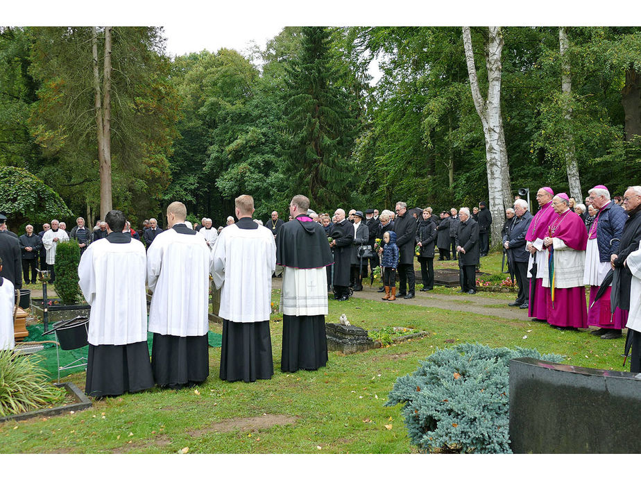 Pontifikalrequiem und Beisetzung von Weihbischof em. Johannes Kapp (Foto: Karl-Franz Thiede)